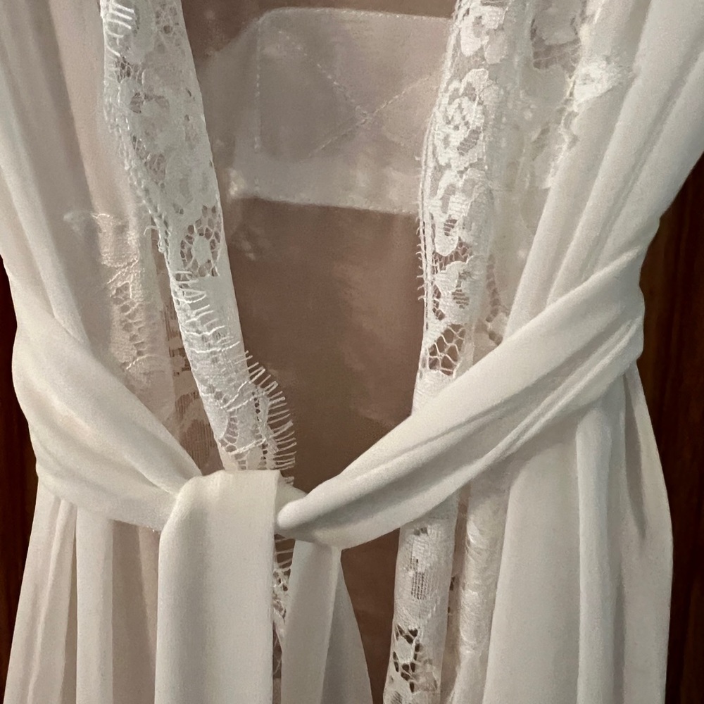 Ivory Lace Robe - Picture 6 of 10